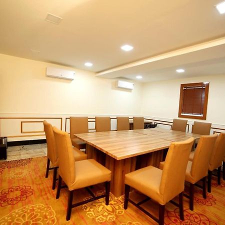 Banyan hotel&restro Hisar Bagian luar foto