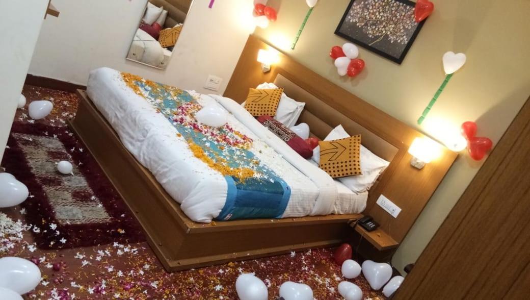 Banyan hotel&restro Hisar Bagian luar foto