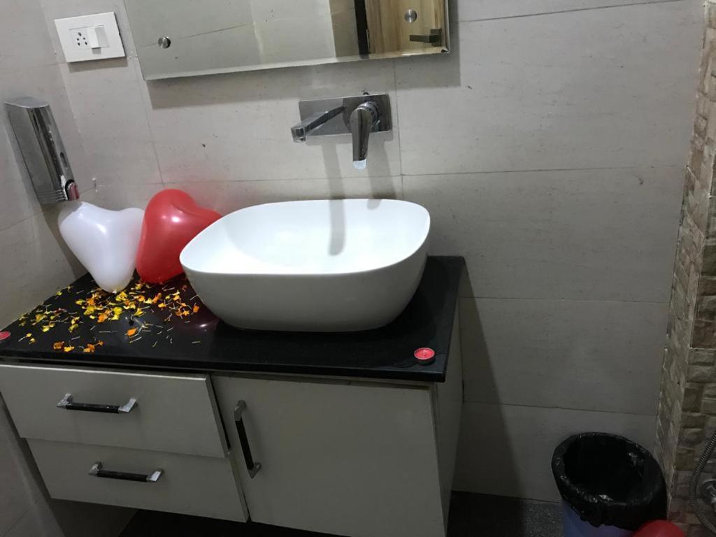 Banyan hotel&restro Hisar Bagian luar foto