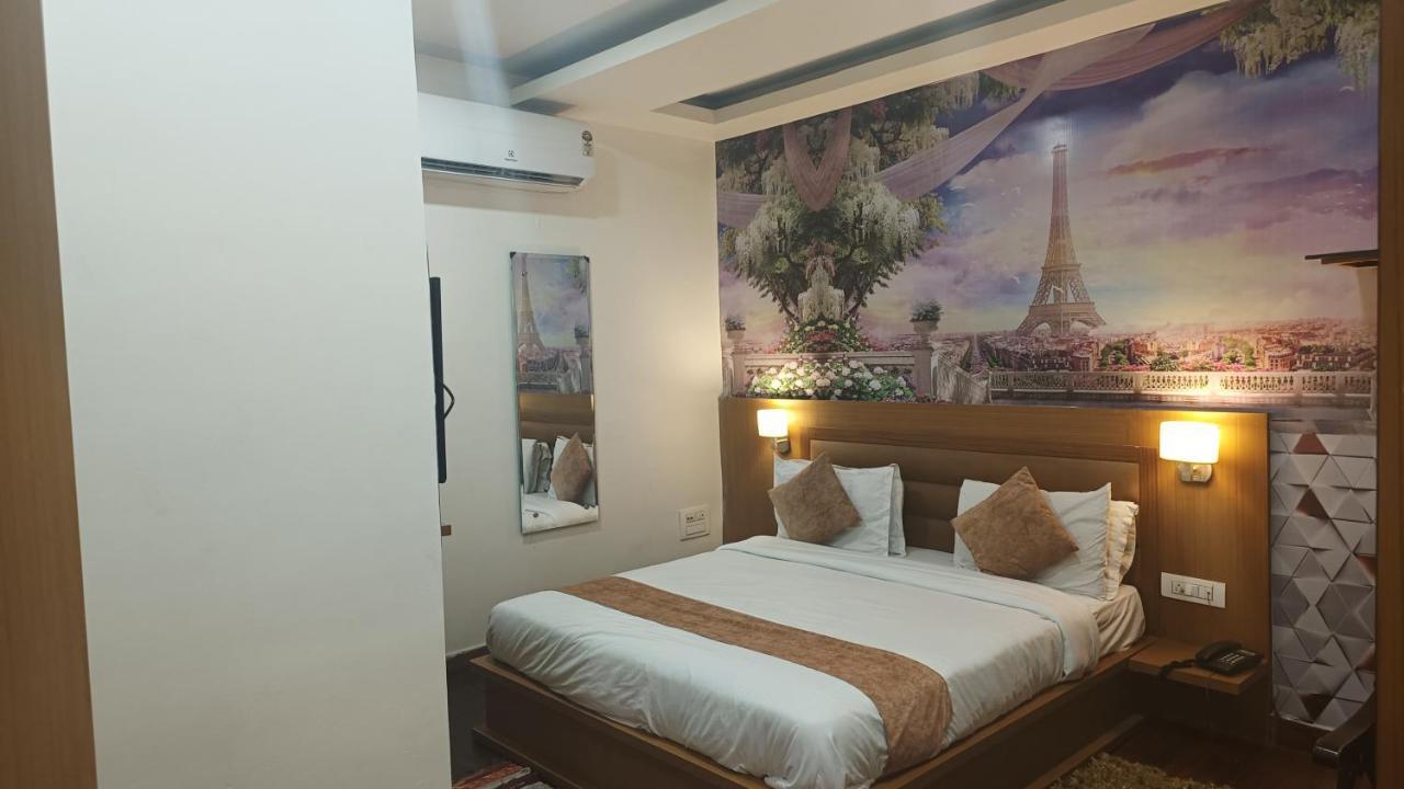 Banyan hotel&restro Hisar Bagian luar foto