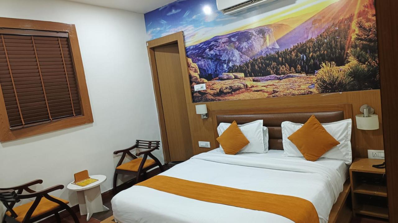Banyan hotel&restro Hisar Bagian luar foto