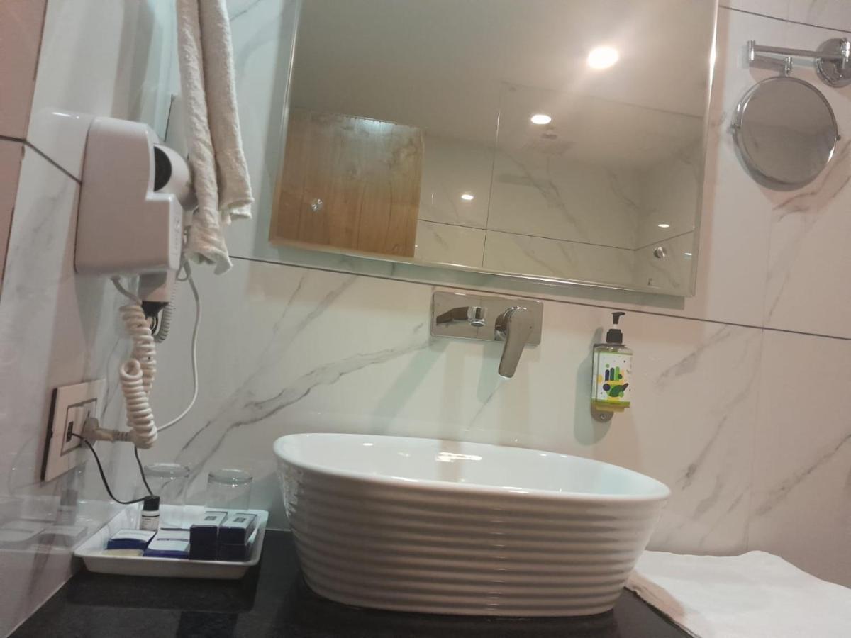 Banyan hotel&restro Hisar Bagian luar foto
