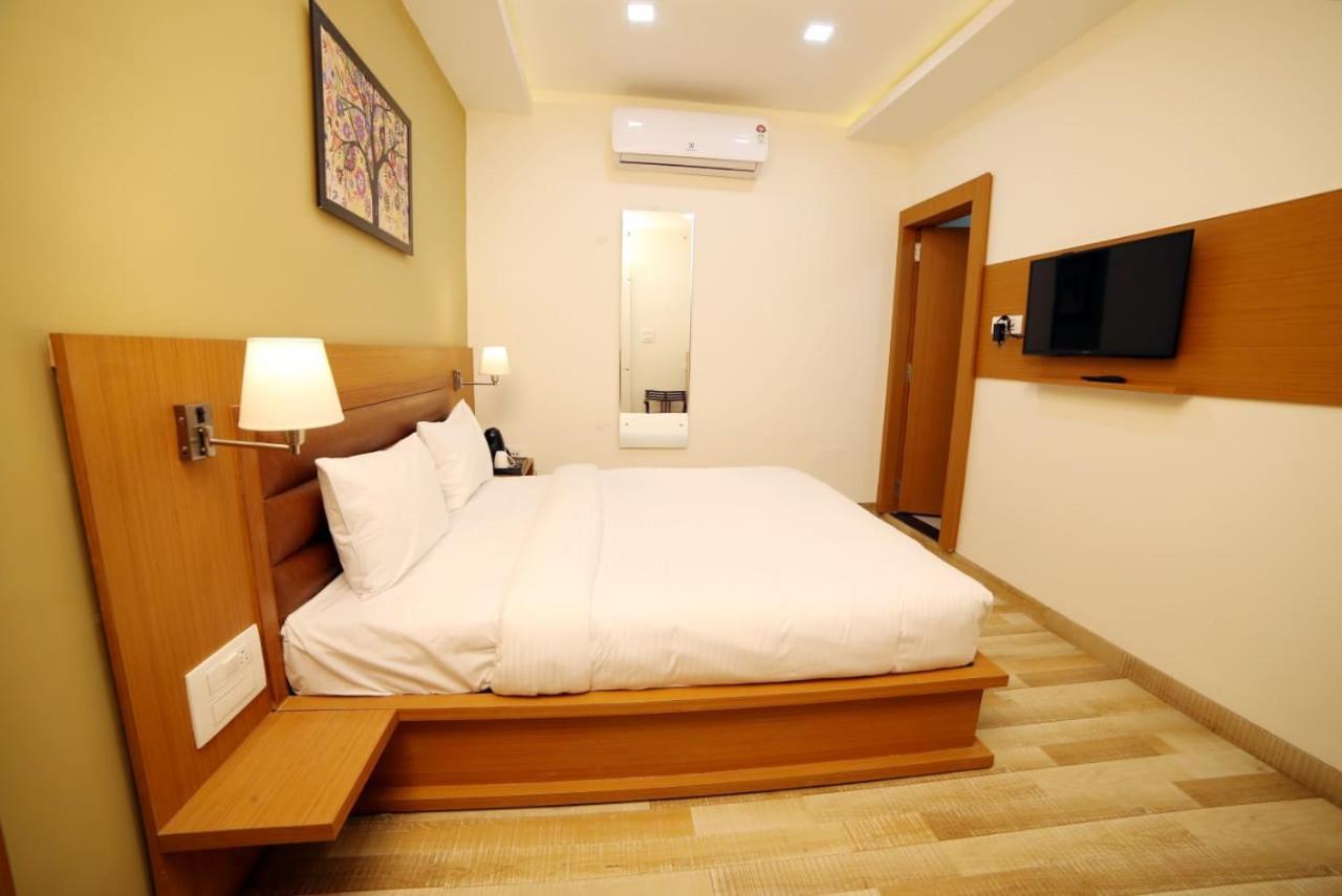 Banyan hotel&restro Hisar Bagian luar foto