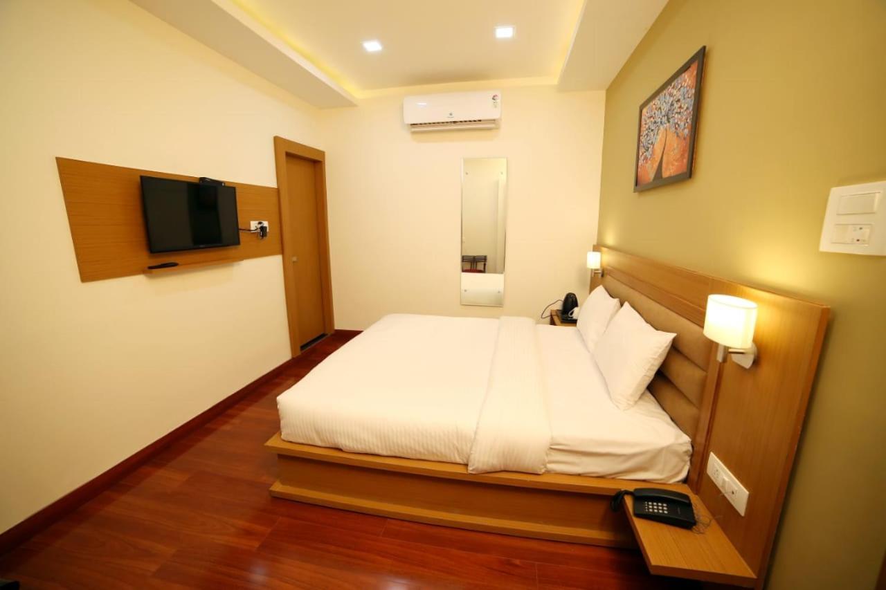 Banyan hotel&restro Hisar Bagian luar foto
