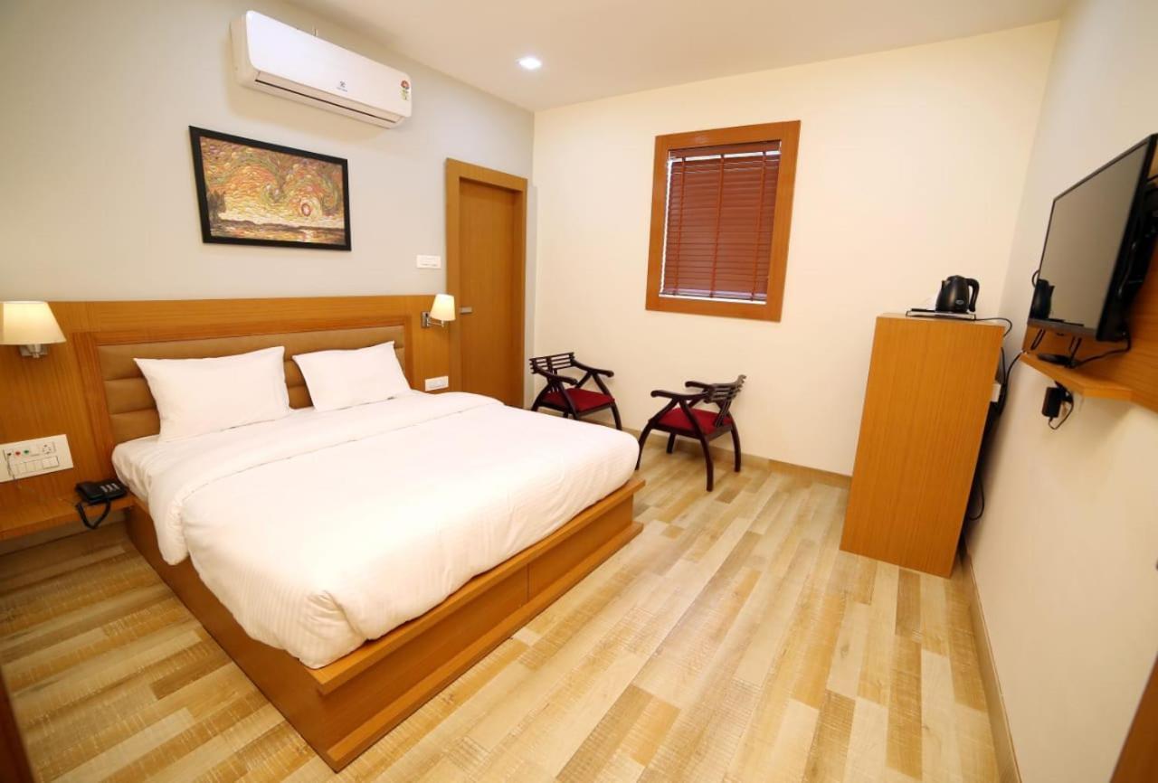 Banyan hotel&restro Hisar Bagian luar foto